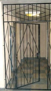 Дверь тамбурная решетчатая ДВ-ТМБ-22